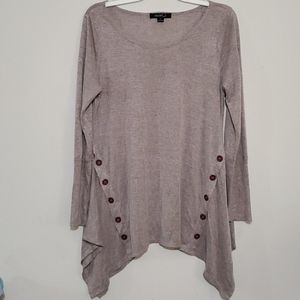 Tapered long sleeve flowy blouse